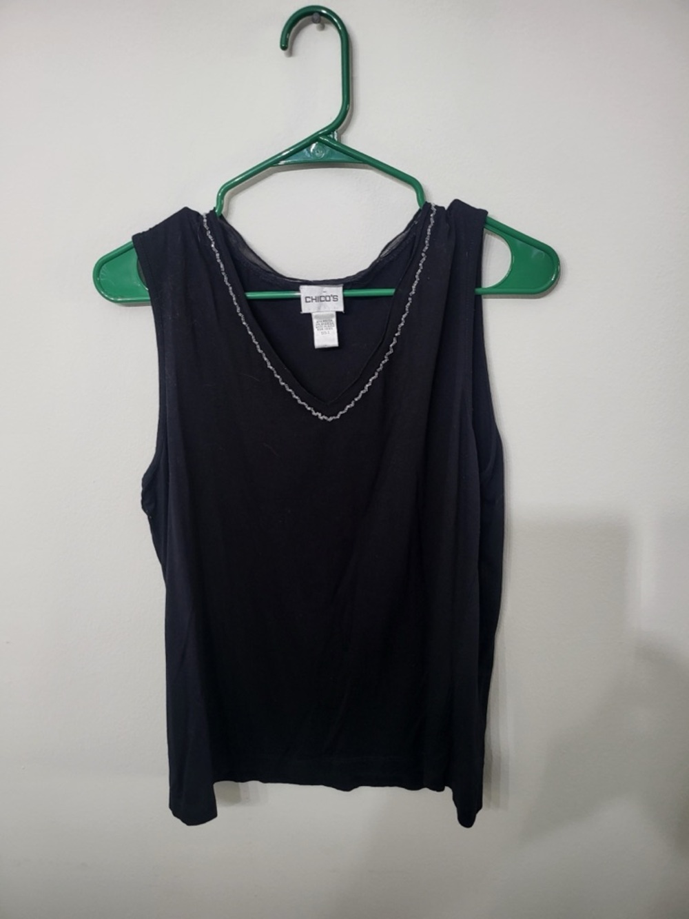 Women’s Chico’s Black Sleeveless V-Neck Stretch Top Size 2 Like New